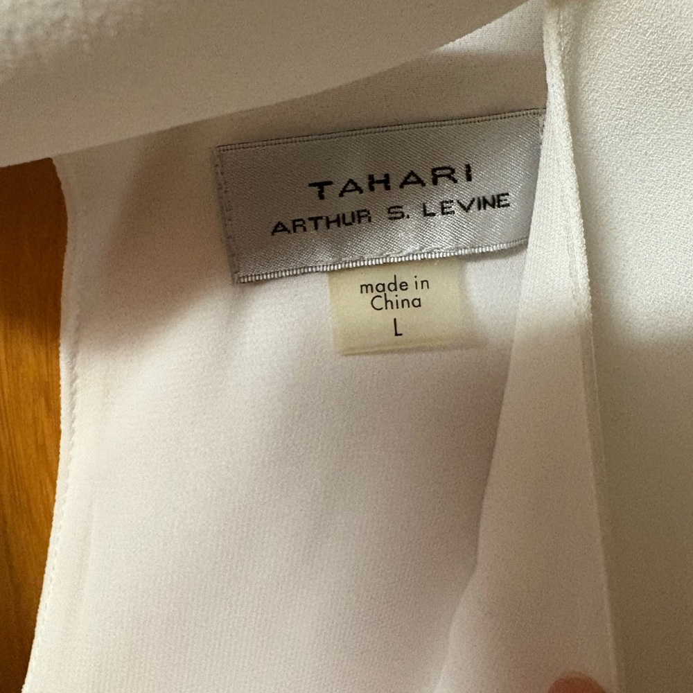 Elegant Tahari by Arthur Levine White Women's Blouse With Neck Detail - Picture 4 of 6